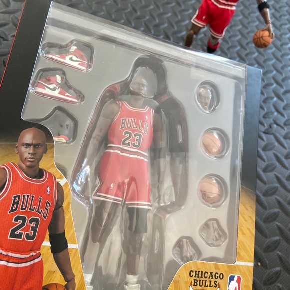 Michael Jordan Action Figure x medicom - Picture 7 of 7